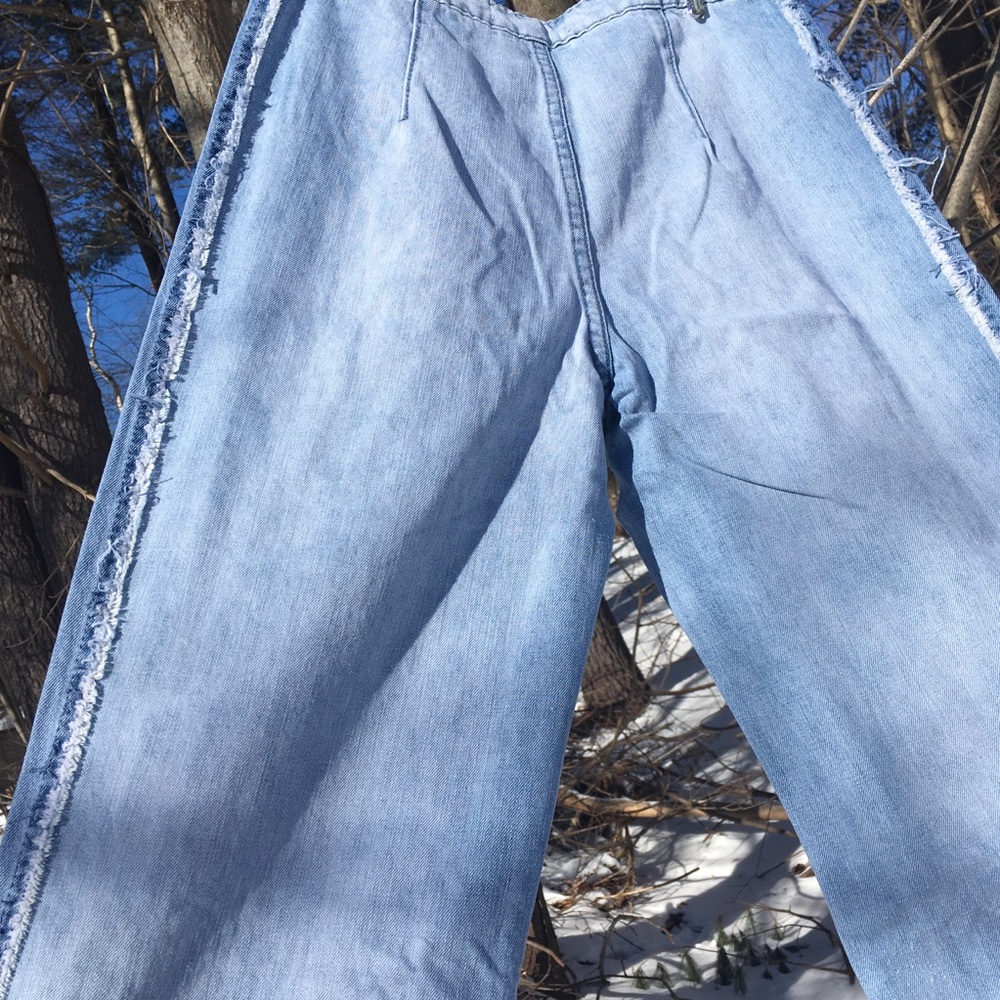 ☀️Wide Leg Frayed Trim Lightwash Jeans - Picture 4 of 8